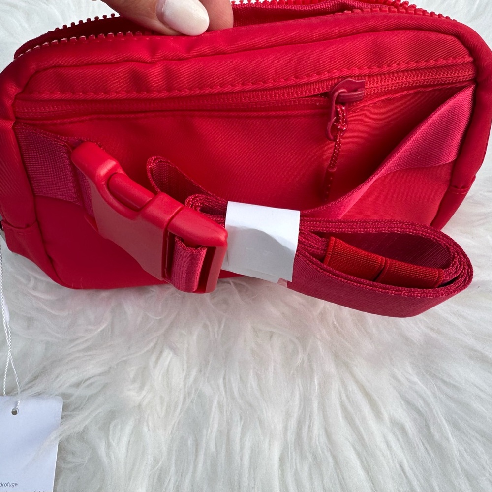 NWT Lululemon Belt Bag Crossbody 1L -Red - Picture 8 of 9